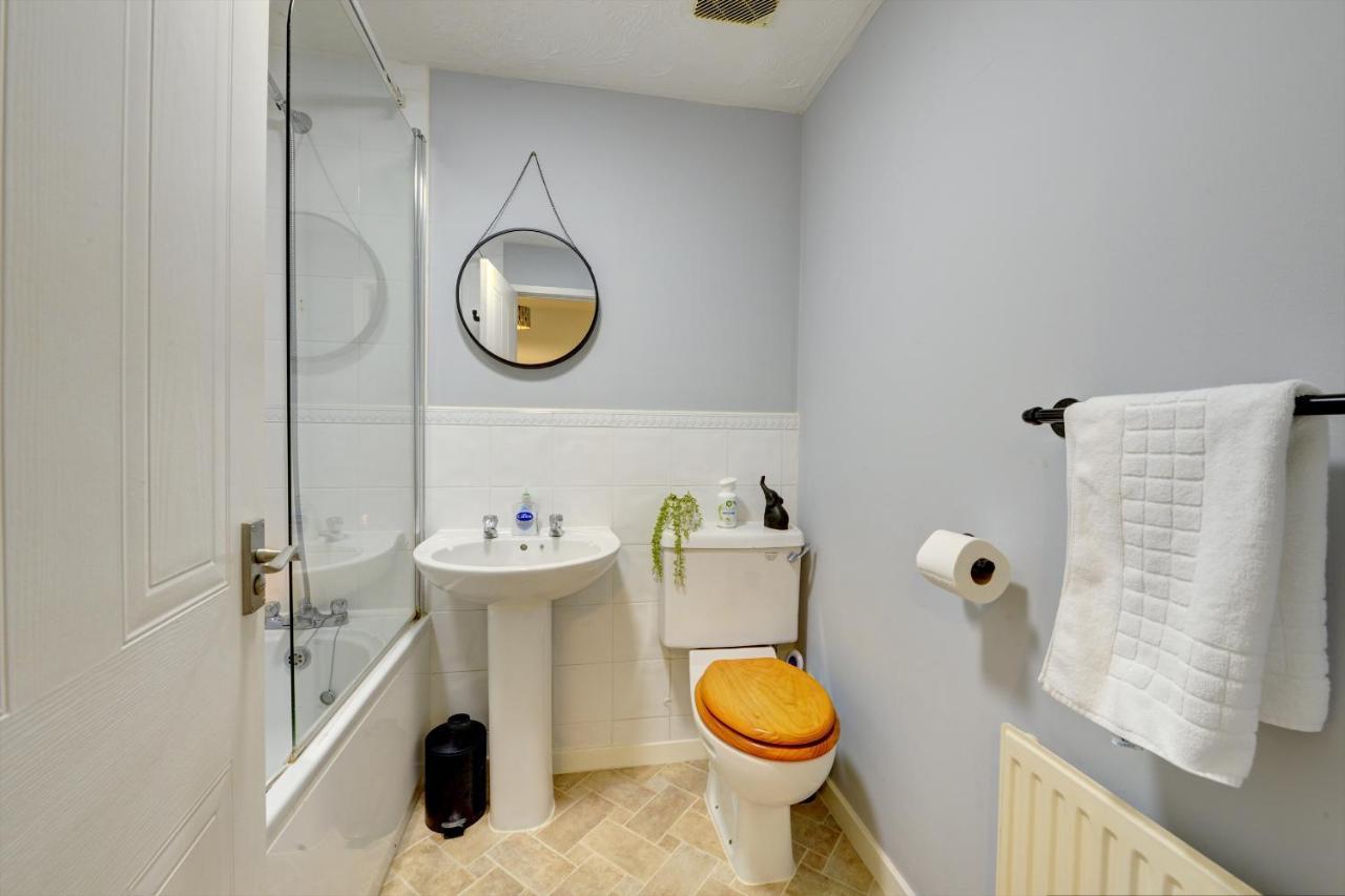 Modern 2 Bed House Sleeps 6 Southam Town Centre - Inspire Homes Ltd ภายนอก รูปภาพ