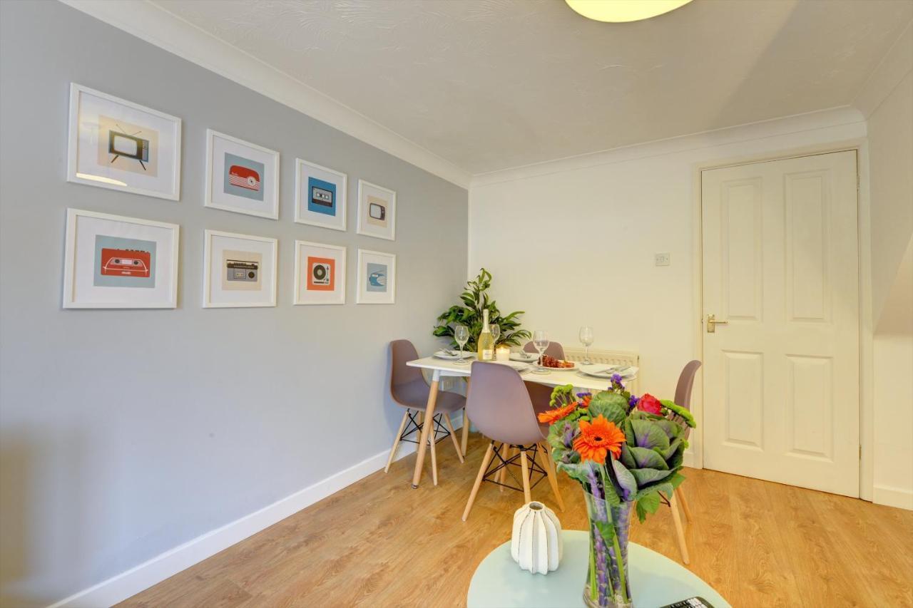Modern 2 Bed House Sleeps 6 Southam Town Centre - Inspire Homes Ltd ภายนอก รูปภาพ