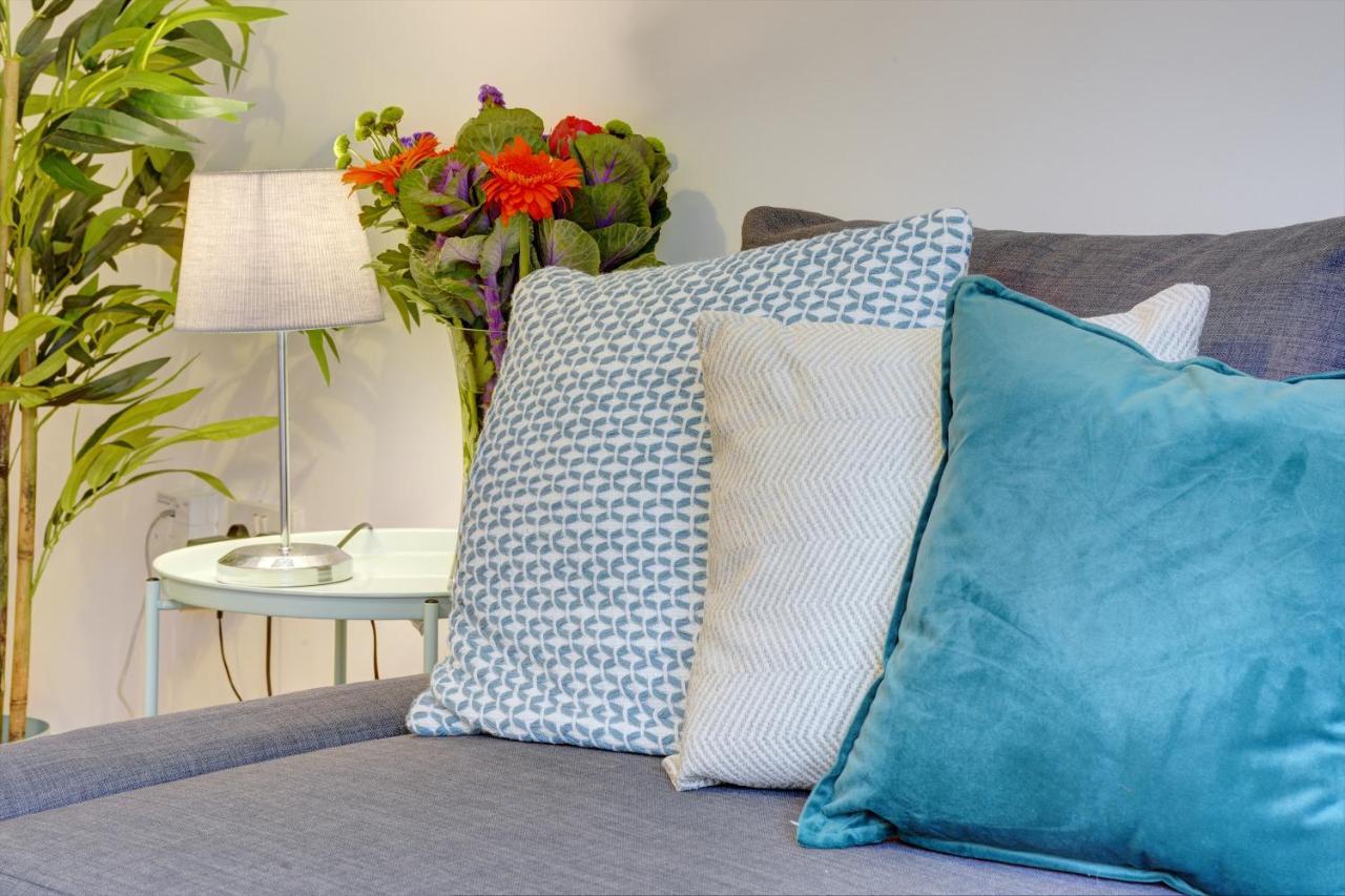 Modern 2 Bed House Sleeps 6 Southam Town Centre - Inspire Homes Ltd ภายนอก รูปภาพ